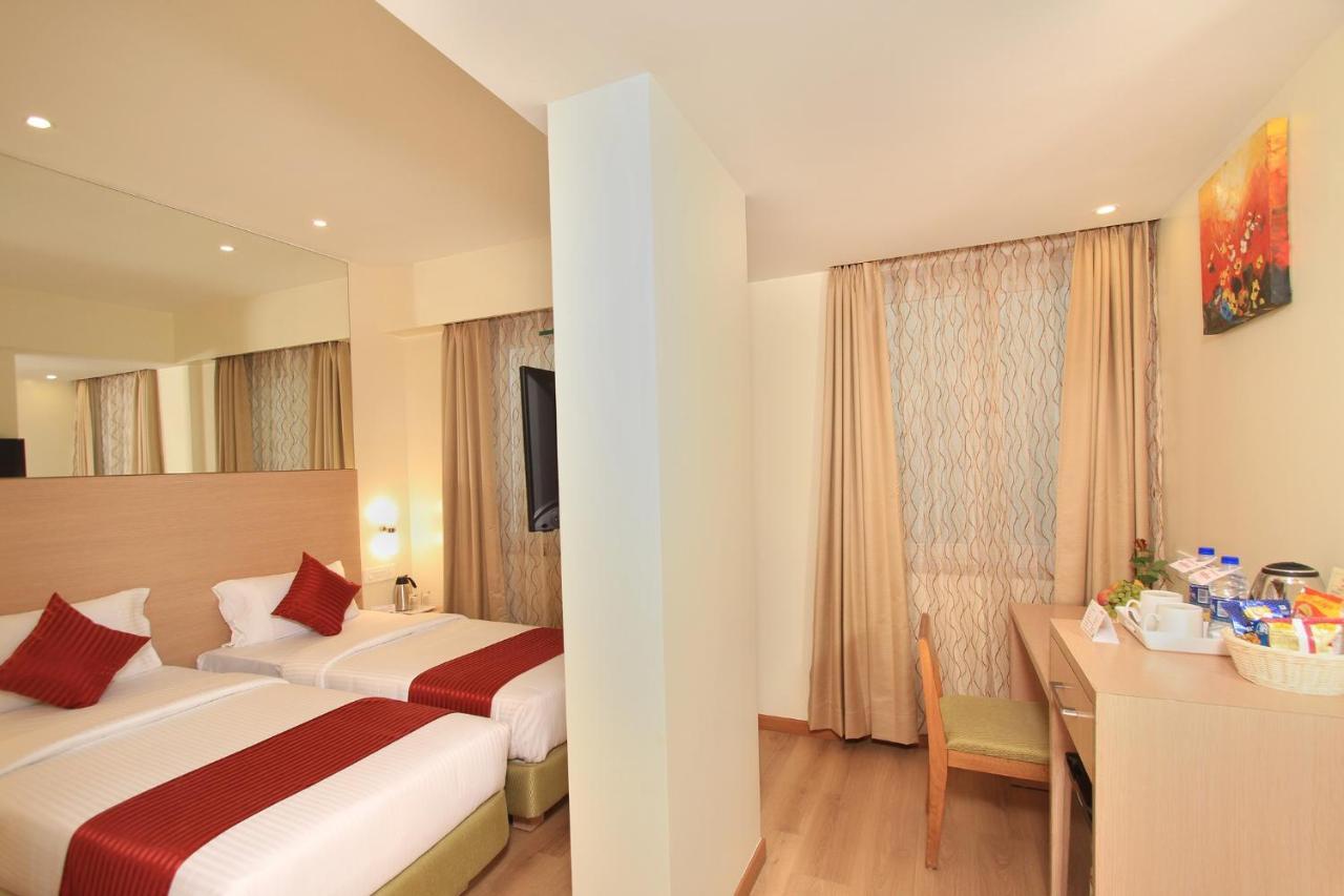 Hotel La Sara Regent Bangalore Exterior foto
